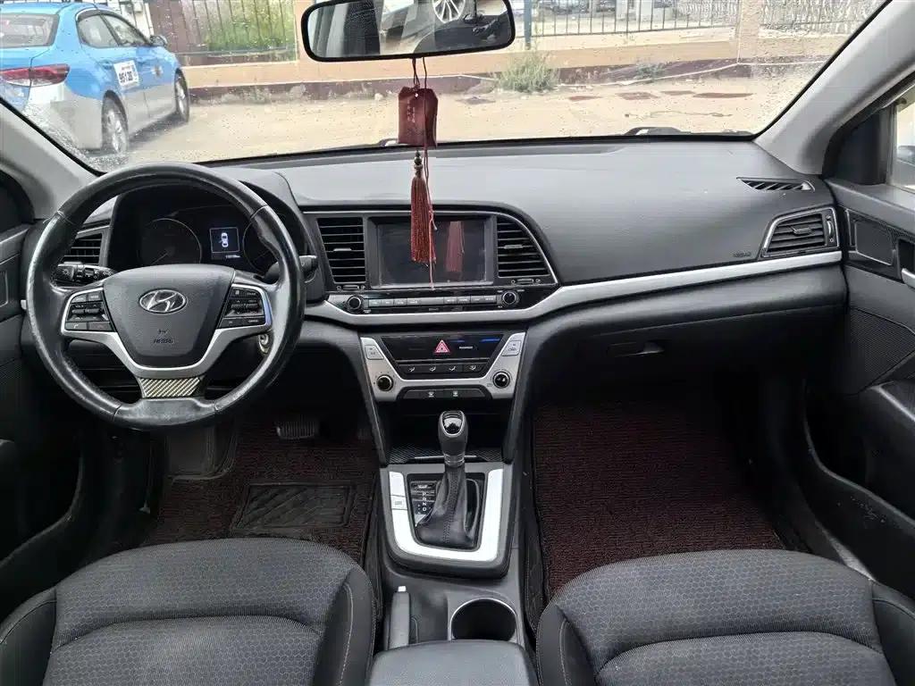 Hyundai Elantra 2016 1.6L Automatic Smart Elite Edition — миниатюра 14
