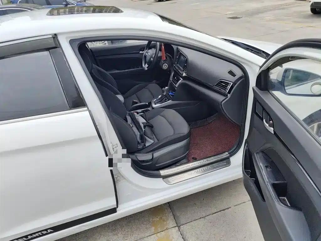 Hyundai Elantra 2016 1.6L Automatic Smart Elite Edition — миниатюра 19