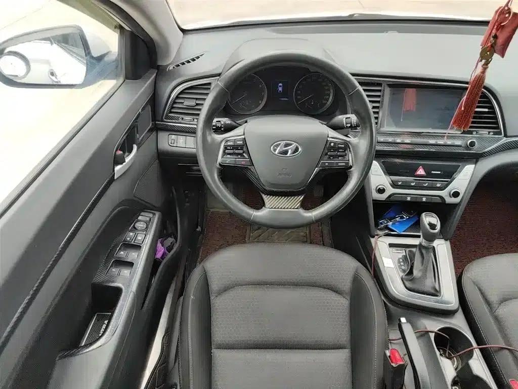 Hyundai Elantra 2016 1.6L Automatic Smart Elite Edition — миниатюра 3