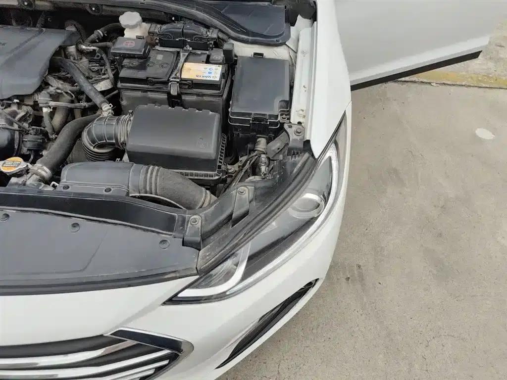 Hyundai Elantra 2016 1.6L Automatic Smart Elite Edition — миниатюра 21