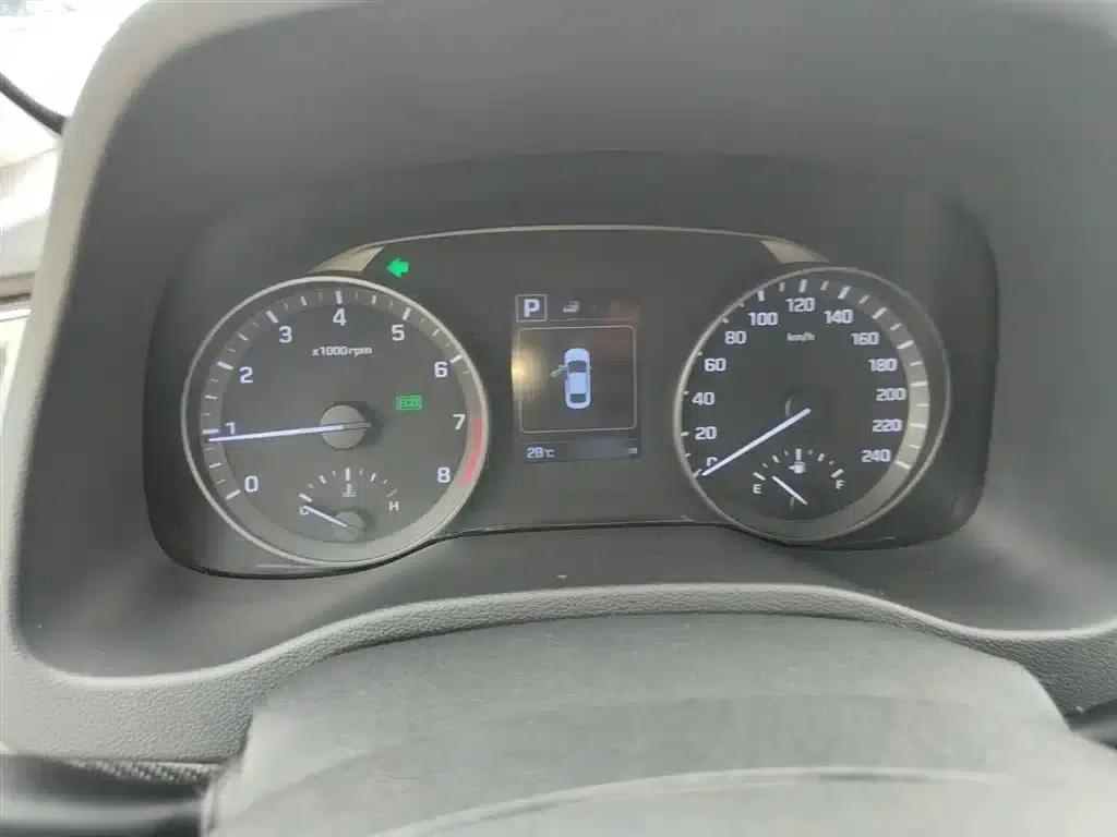Hyundai Elantra 2016 1.6L Automatic Smart Elite Edition — миниатюра 4