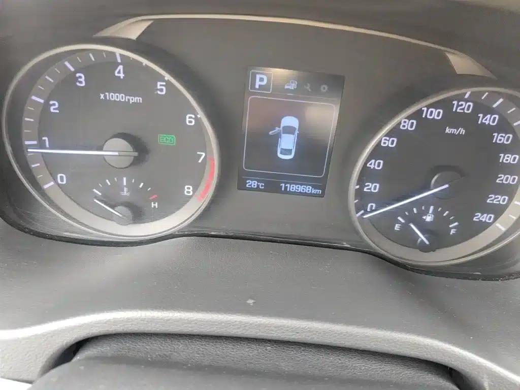 Hyundai Elantra 2016 1.6L Automatic Smart Elite Edition — миниатюра 5