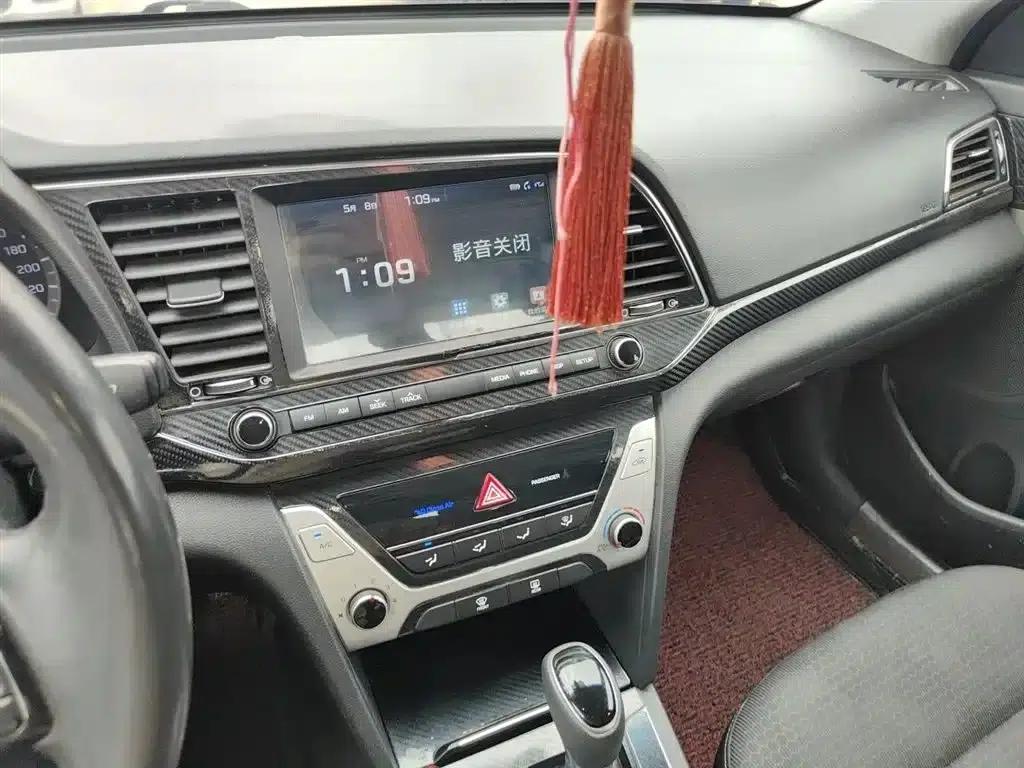 Hyundai Elantra 2016 1.6L Automatic Smart Elite Edition — миниатюра 6