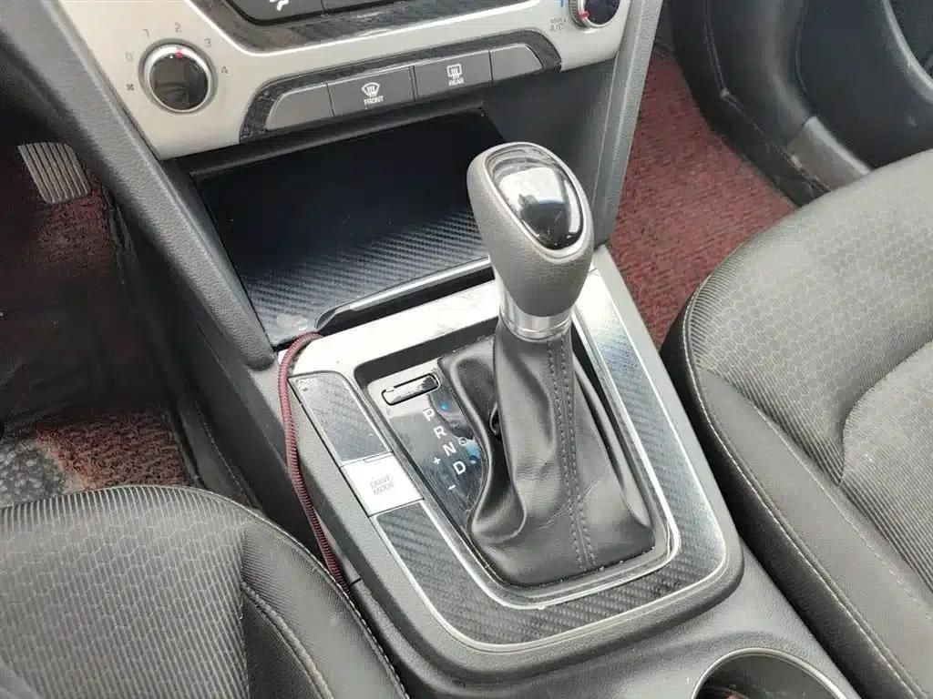 Hyundai Elantra 2016 1.6L Automatic Smart Elite Edition — миниатюра 7
