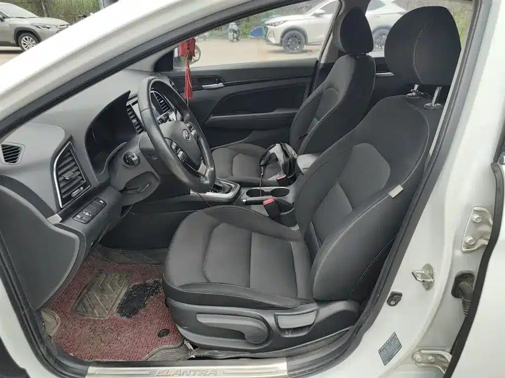 Hyundai Elantra 2016 1.6L Automatic Smart Elite Edition — миниатюра 8