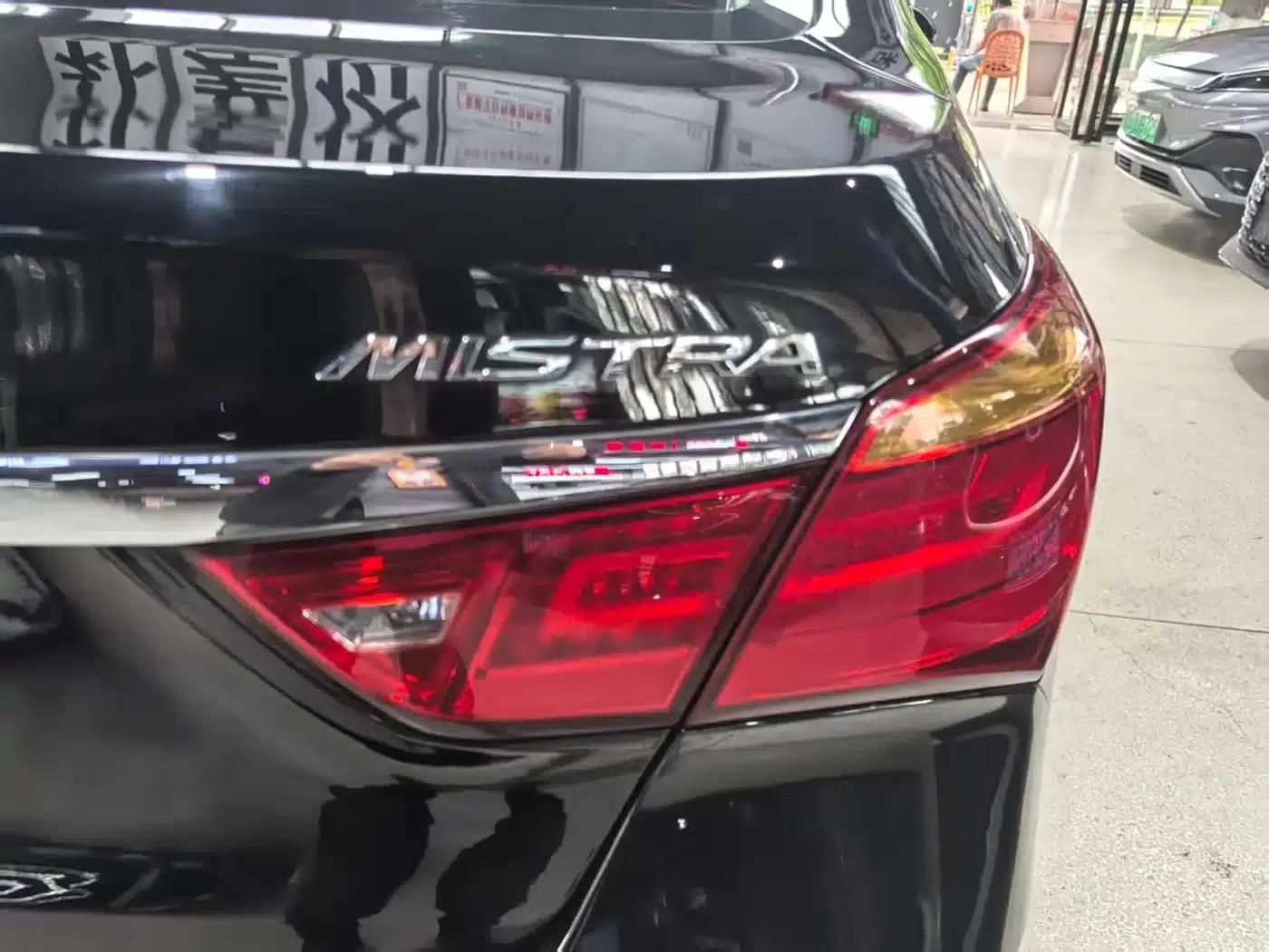 2014 Mistra 1.8L Automatic Premium DLX — миниатюра 4