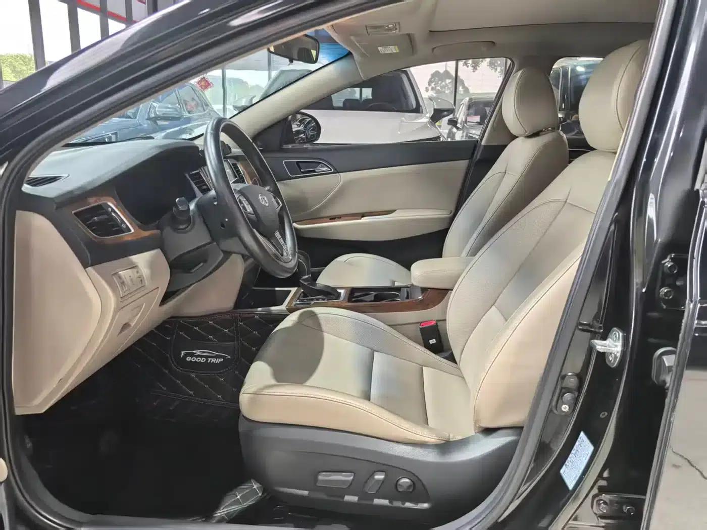 2014 Mistra 1.8L Automatic Premium DLX — миниатюра 6