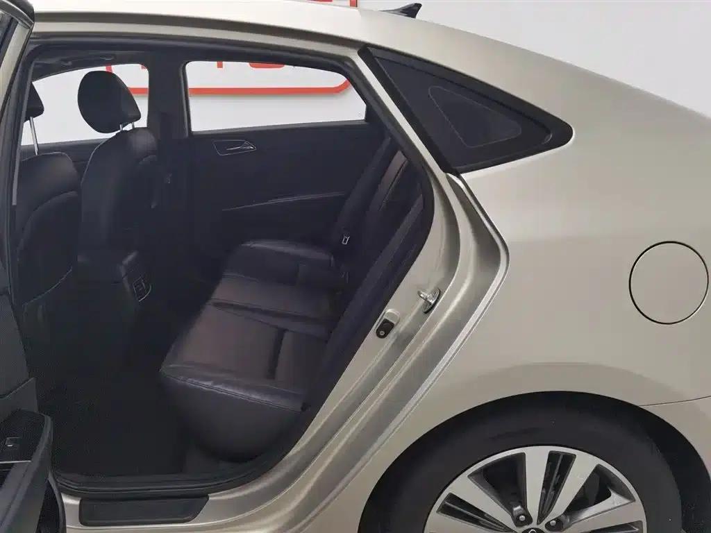 2016 Mistra 1.8L Automatic Intelligent GLS — миниатюра 15