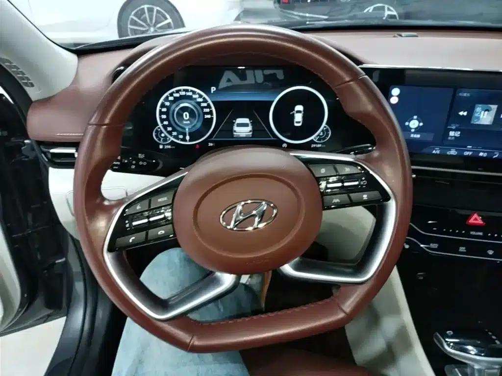 Hyundai Mistra 2021 1.8L CVT LUX Premium Edition — миниатюра 11