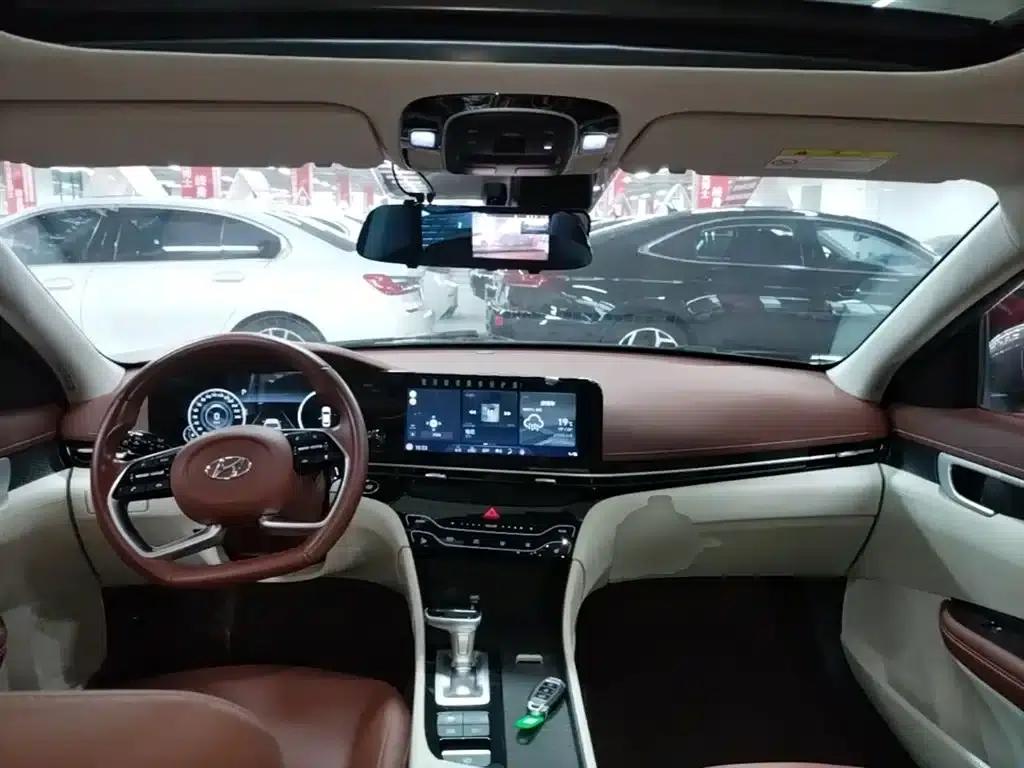 Hyundai Mistra 2021 1.8L CVT LUX Premium Edition — миниатюра 10