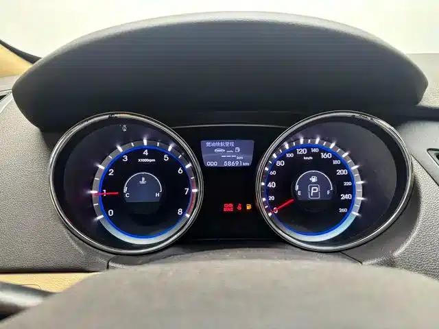 Sonata 2011 2.0L Automatic Fashion Edition — миниатюра 9