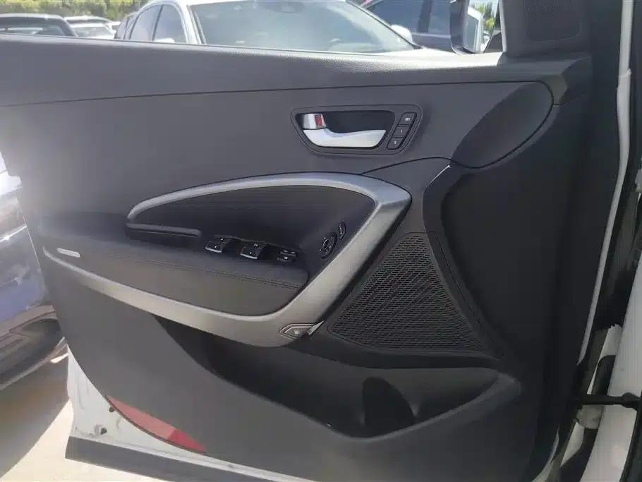 Santa Fe 2015 2.0T Automatic 4WD Intelligent 7-Seater — миниатюра 7