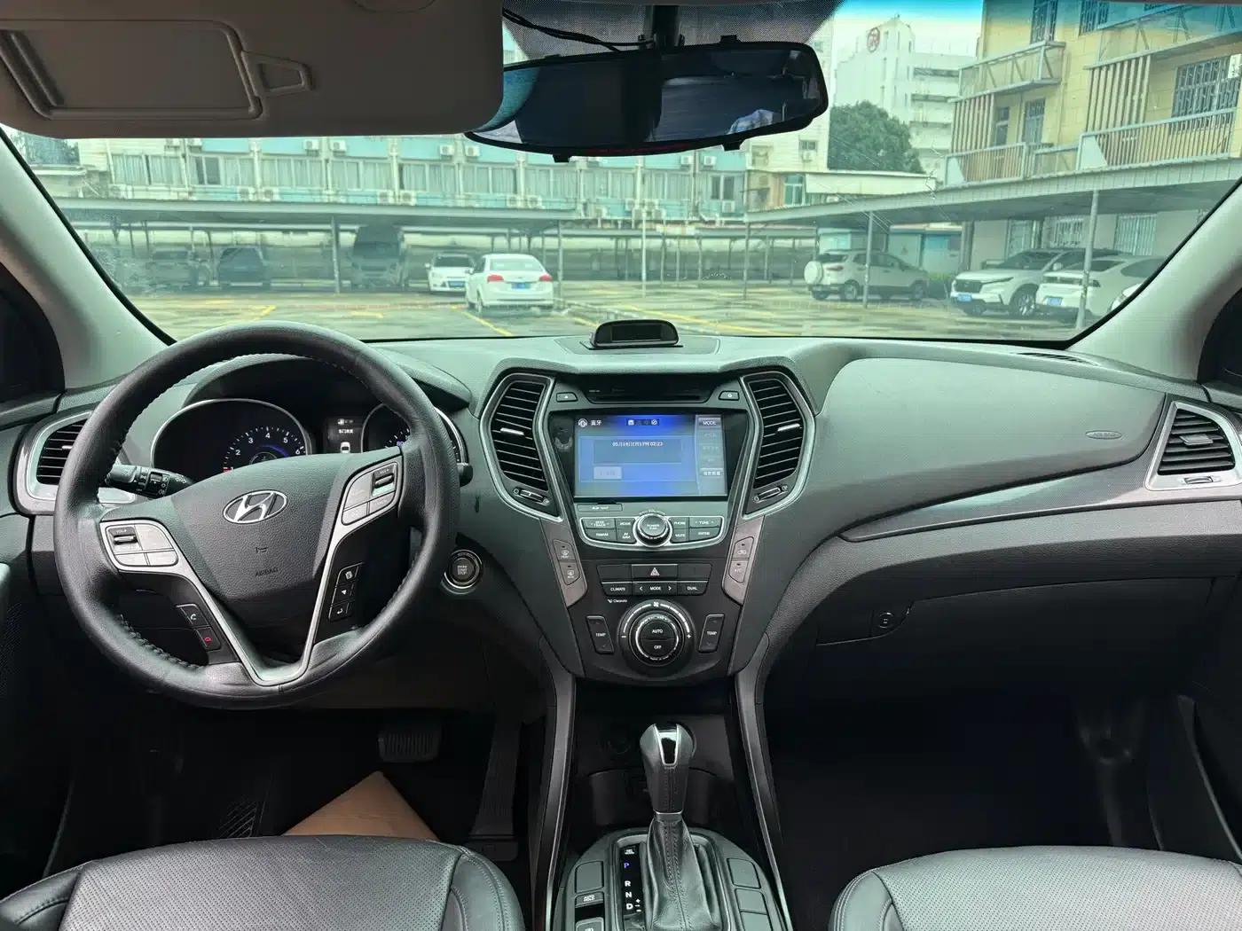 Santa Fe 2015 2.4L Automatic 2WD Smart 5-Seater — миниатюра 6