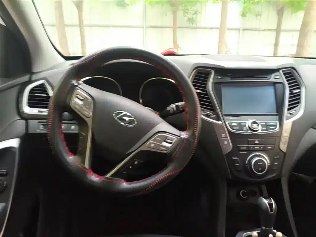 Santa Fe 2015 2.0T Automatic 2WD Smart 5-Seater — миниатюра 17