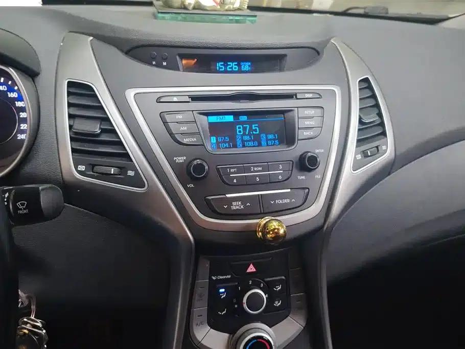 Hyundai Elantra 2016 1.6L Manual Fashion Edition — миниатюра 13