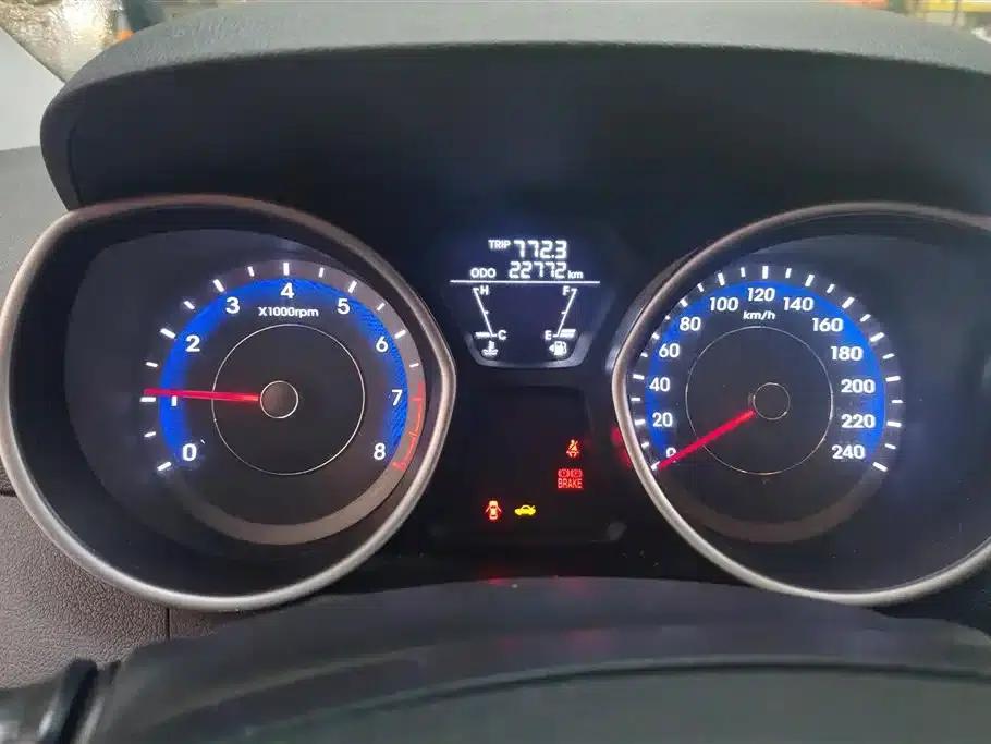 Hyundai Elantra 2016 1.6L Manual Fashion Edition — миниатюра 14