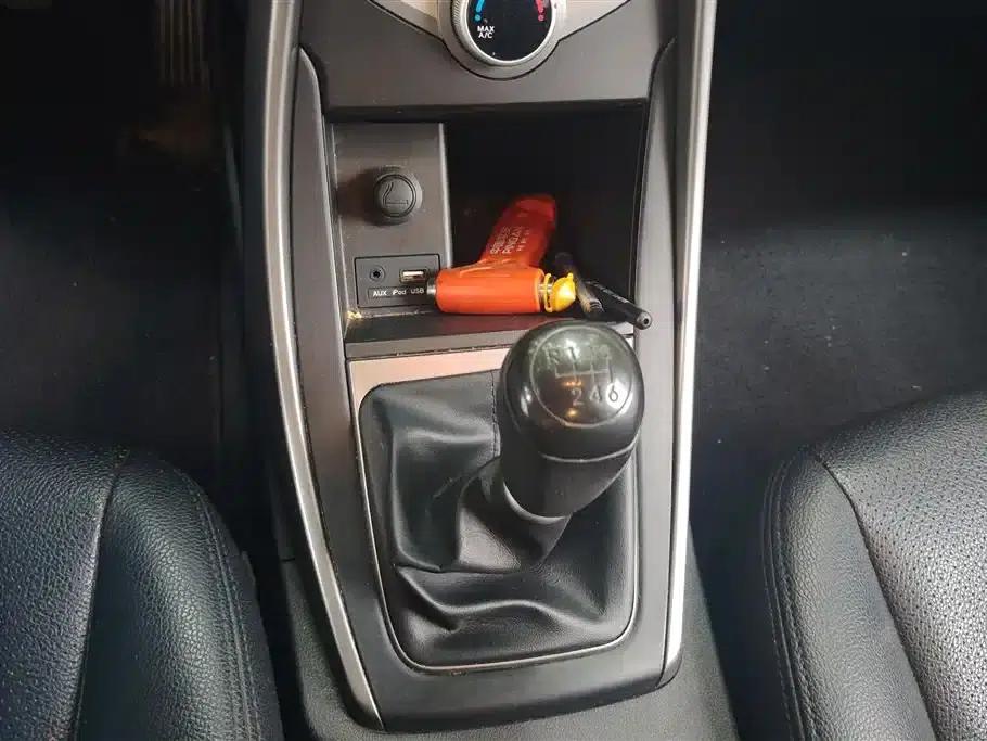 Hyundai Elantra 2016 1.6L Manual Fashion Edition — миниатюра 16