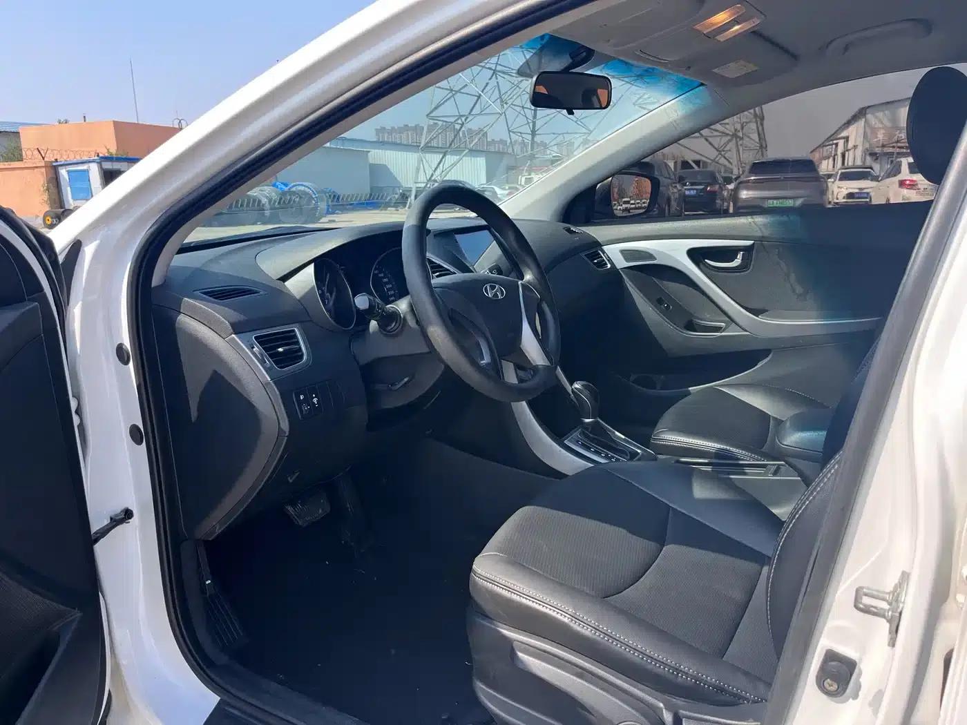 Hyundai Elantra 2016 1.6L Automatic Smart Edition — миниатюра 4