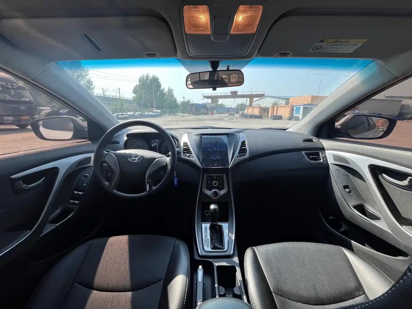 Hyundai Elantra 2016 1.6L Automatic Smart Edition — миниатюра 5