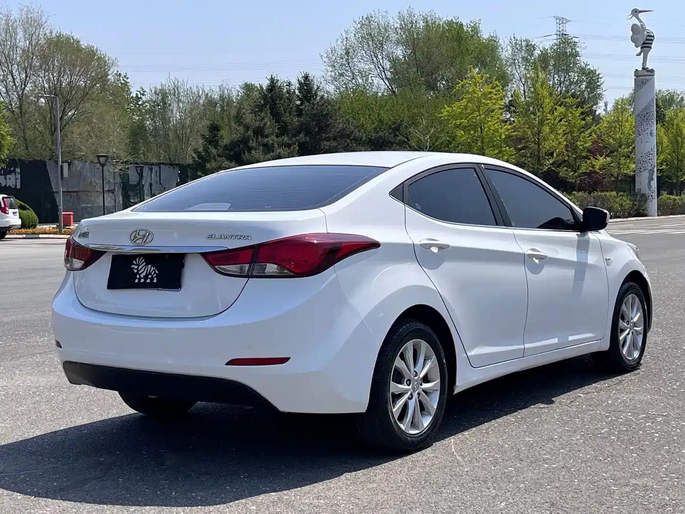 Hyundai Elantra 2016 1.6L Automatic Smart Edition — миниатюра 7