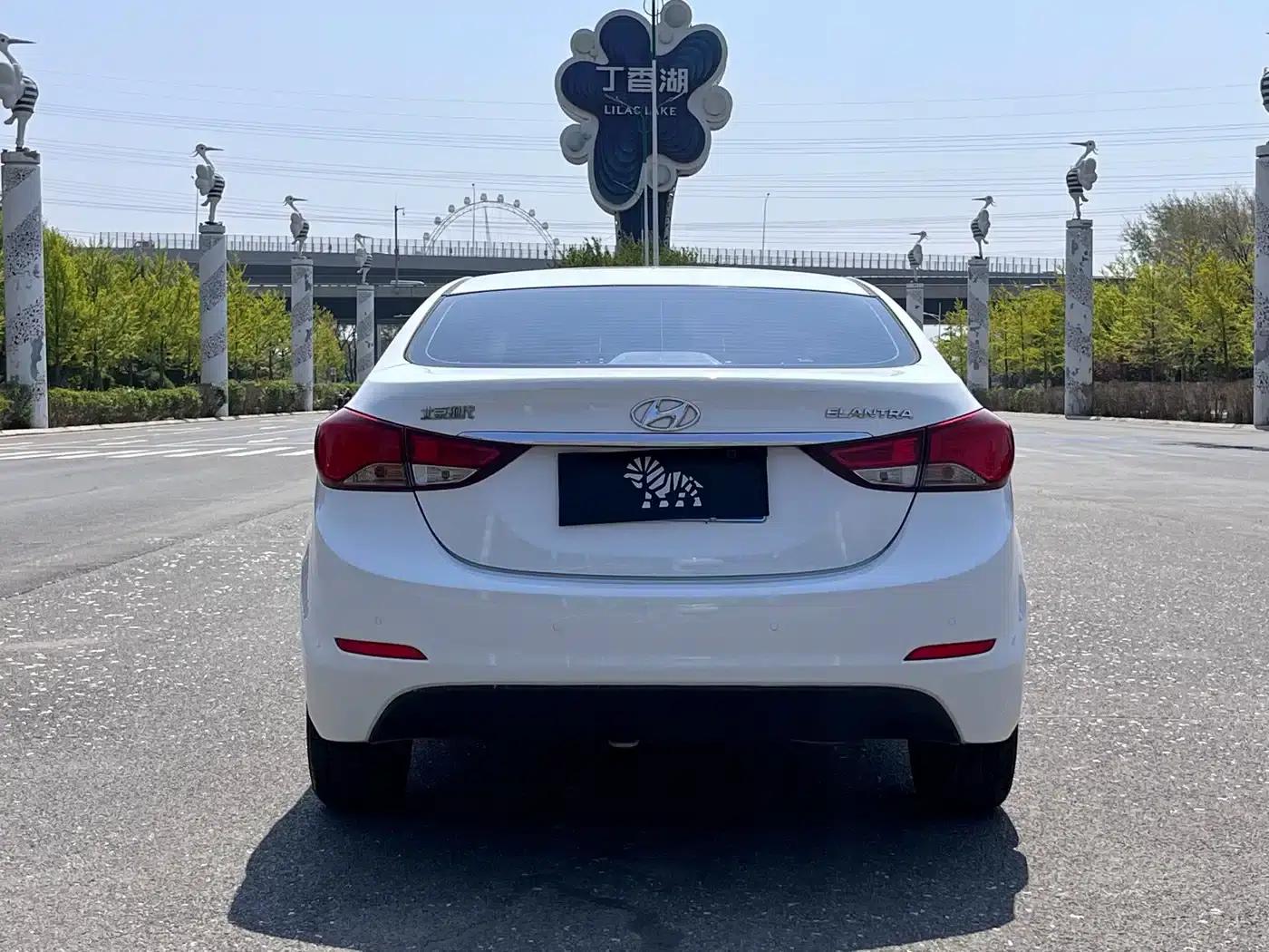 Hyundai Elantra 2016 1.6L Automatic Smart Edition — миниатюра 8