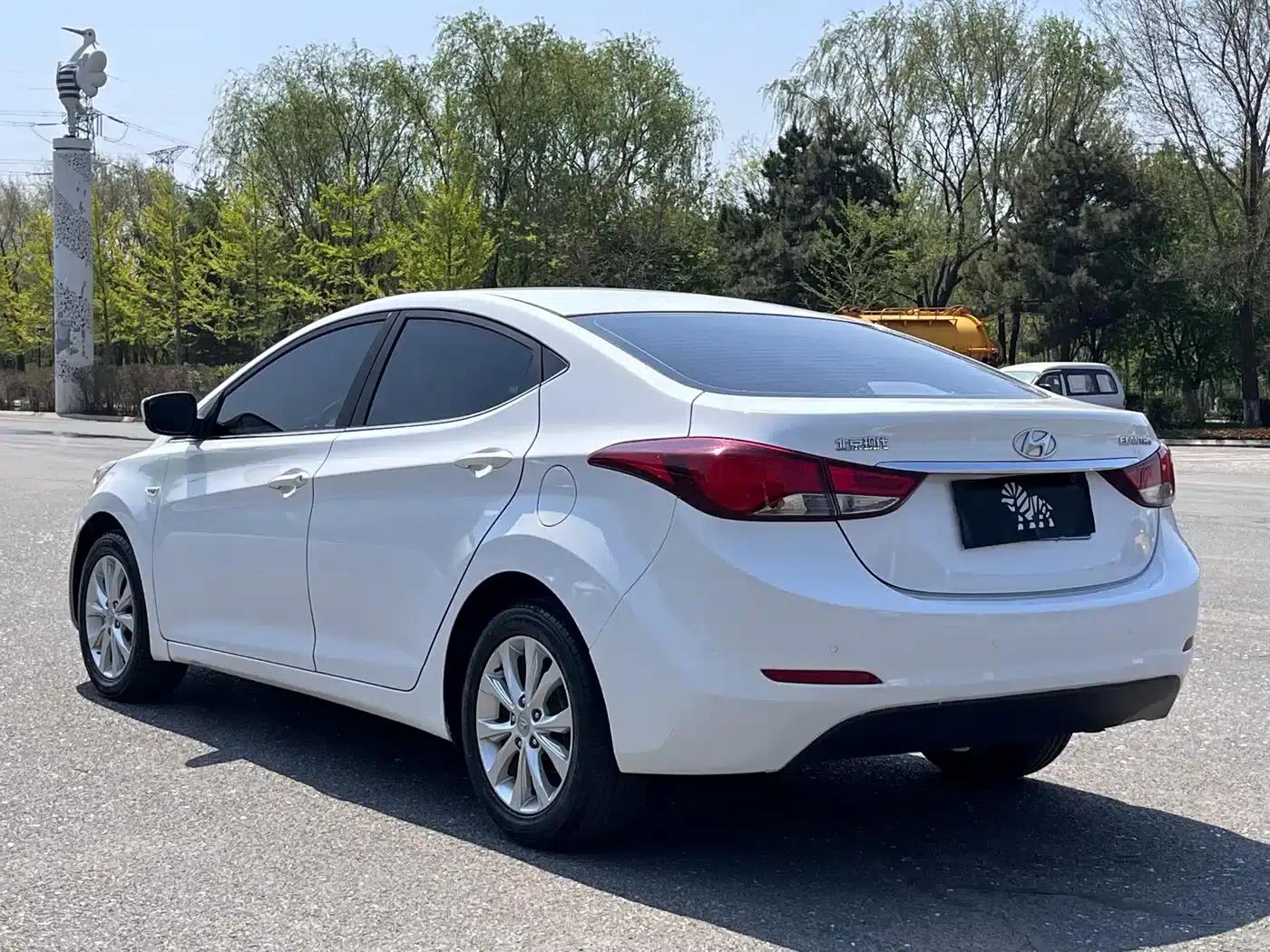 Hyundai Elantra 2016 1.6L Automatic Smart Edition — миниатюра 9