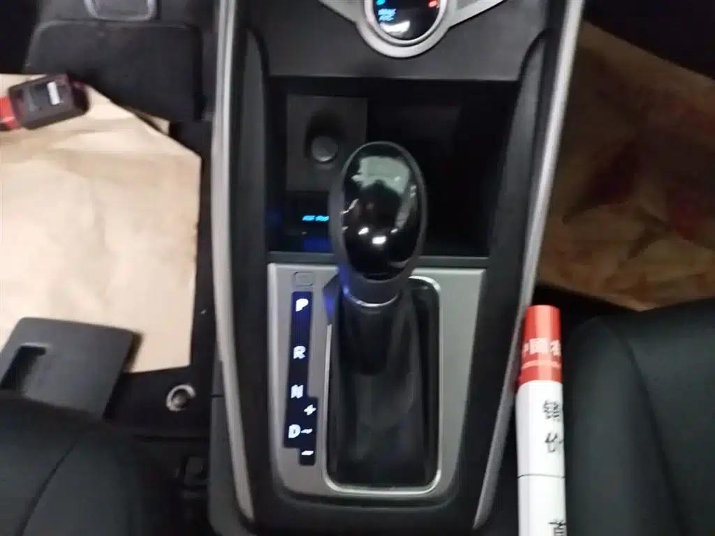 Hyundai Elantra 2015 1.6L Automatic Fashion Edition — миниатюра 14