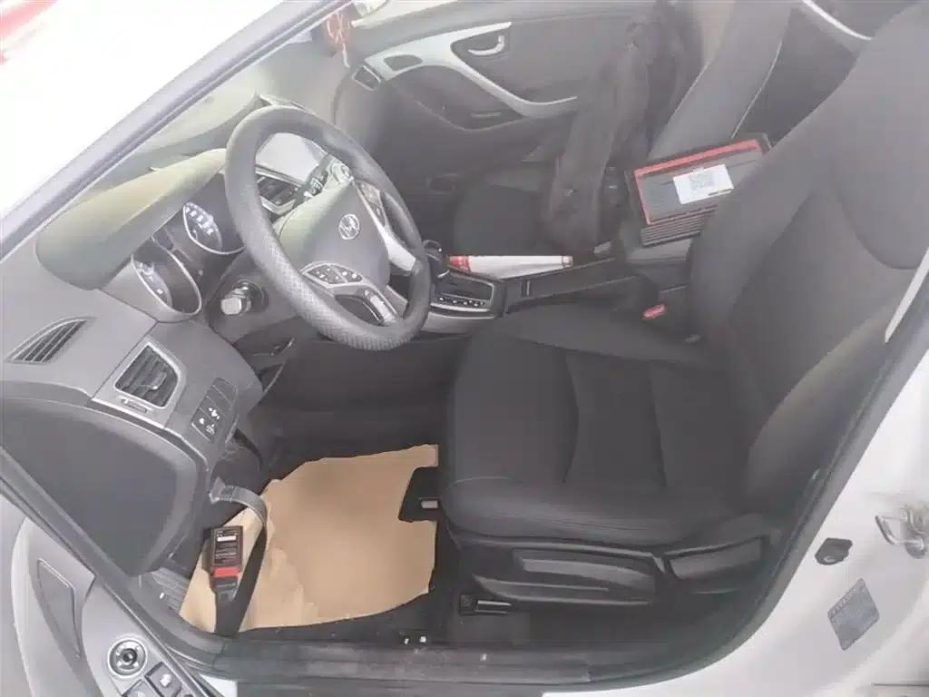 Hyundai Elantra 2015 1.6L Automatic Fashion Edition — миниатюра 15