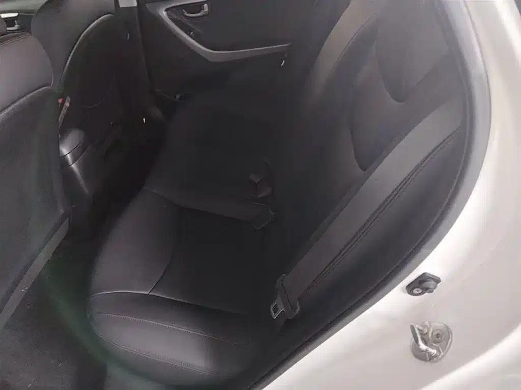 Hyundai Elantra 2015 1.6L Automatic Fashion Edition — миниатюра 17
