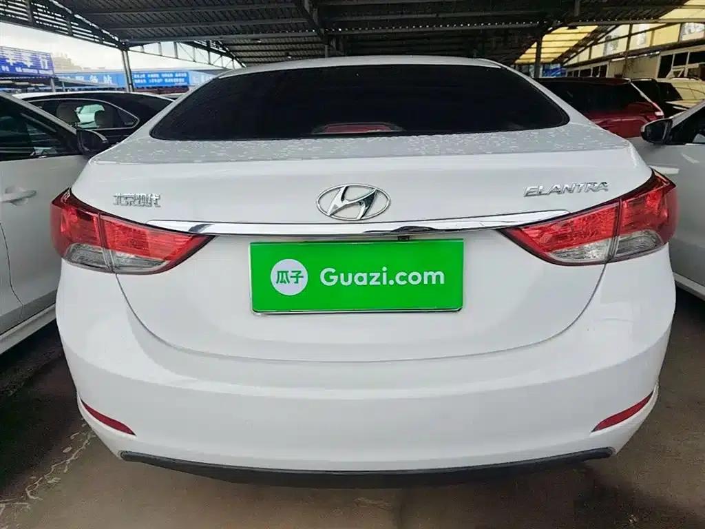 Hyundai Elantra 2015 1.6L Automatic Fashion Edition — миниатюра 6
