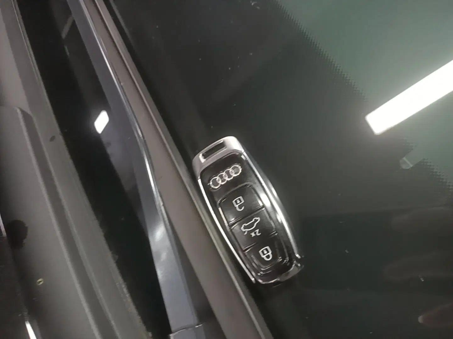 Audi e-tron 2021 50 quattro Prestige Edition — миниатюра 12