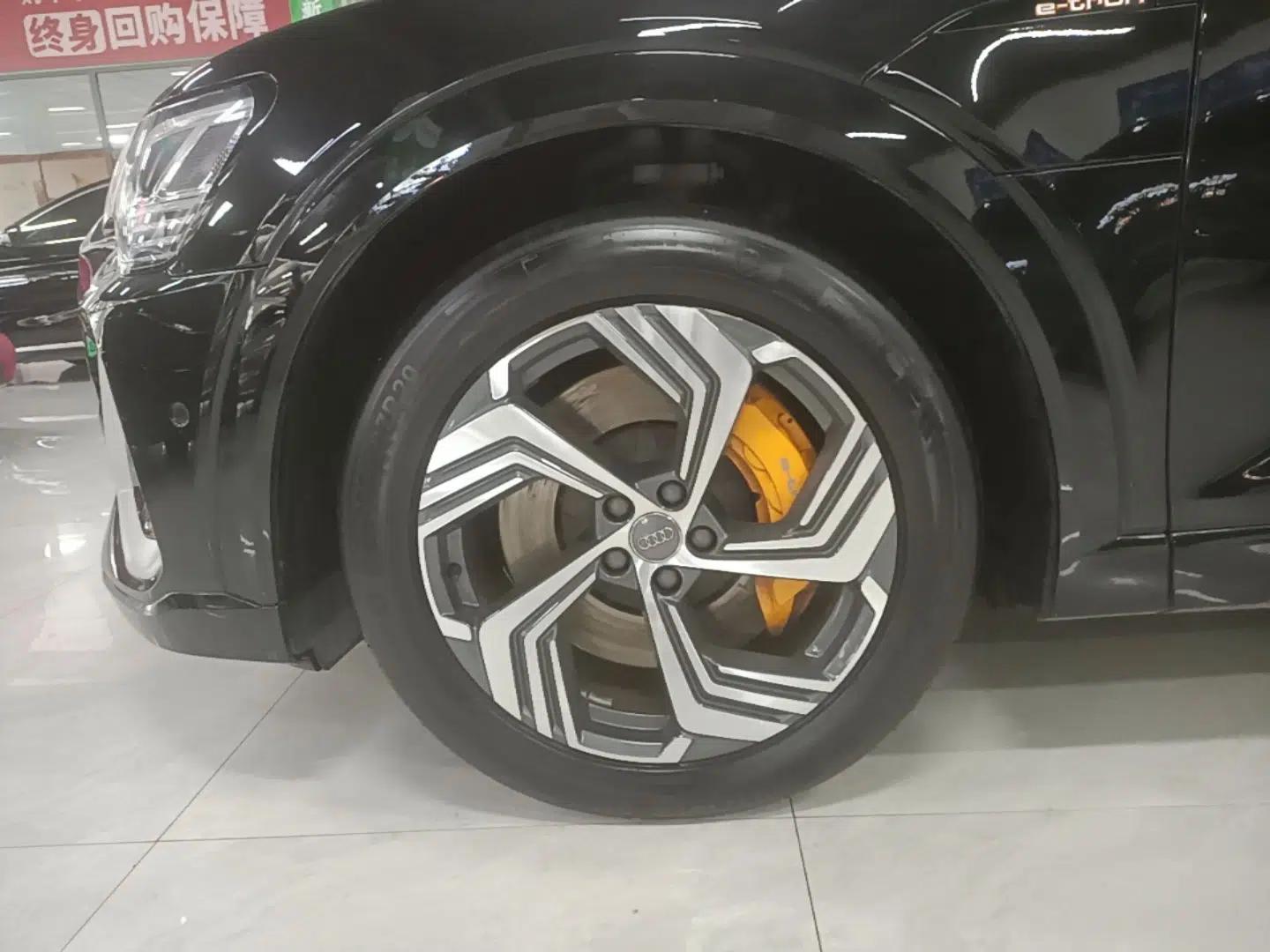 Audi e-tron 2021 50 quattro Prestige Edition — миниатюра 8