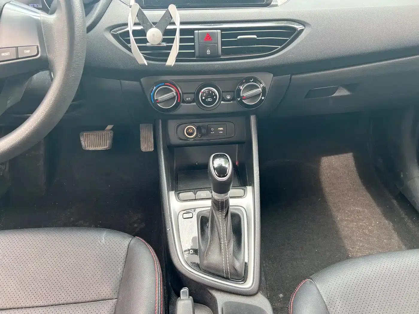 Hyundai Elantra 2017 1.6L Automatic Value Edition GLS — миниатюра 11