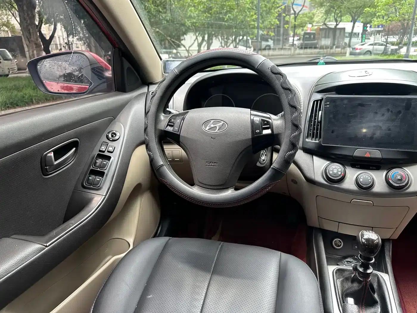 Hyundai Elantra 2011 1.6L Manual Comfort Edition — миниатюра 11