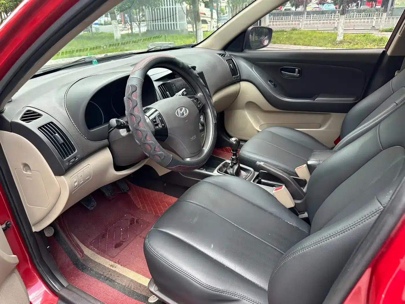 Hyundai Elantra 2011 1.6L Manual Comfort Edition — миниатюра 13