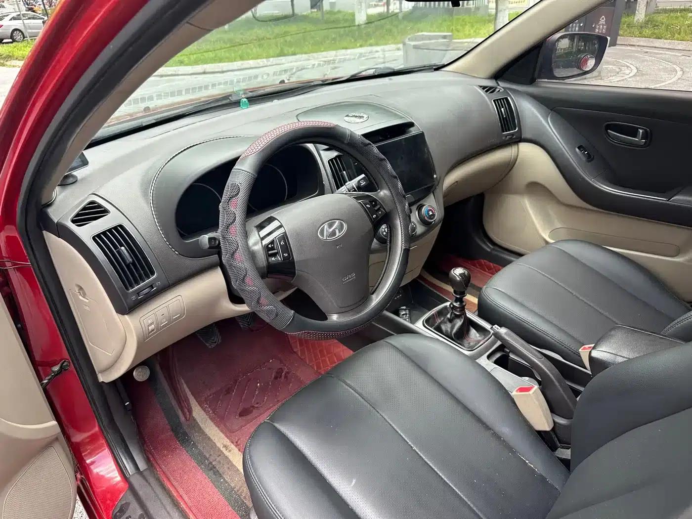 Hyundai Elantra 2011 1.6L Manual Comfort Edition — миниатюра 14