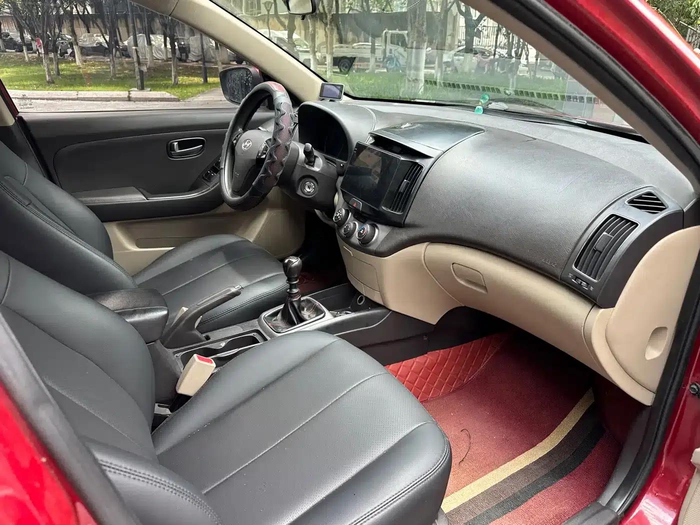 Hyundai Elantra 2011 1.6L Manual Comfort Edition — миниатюра 15