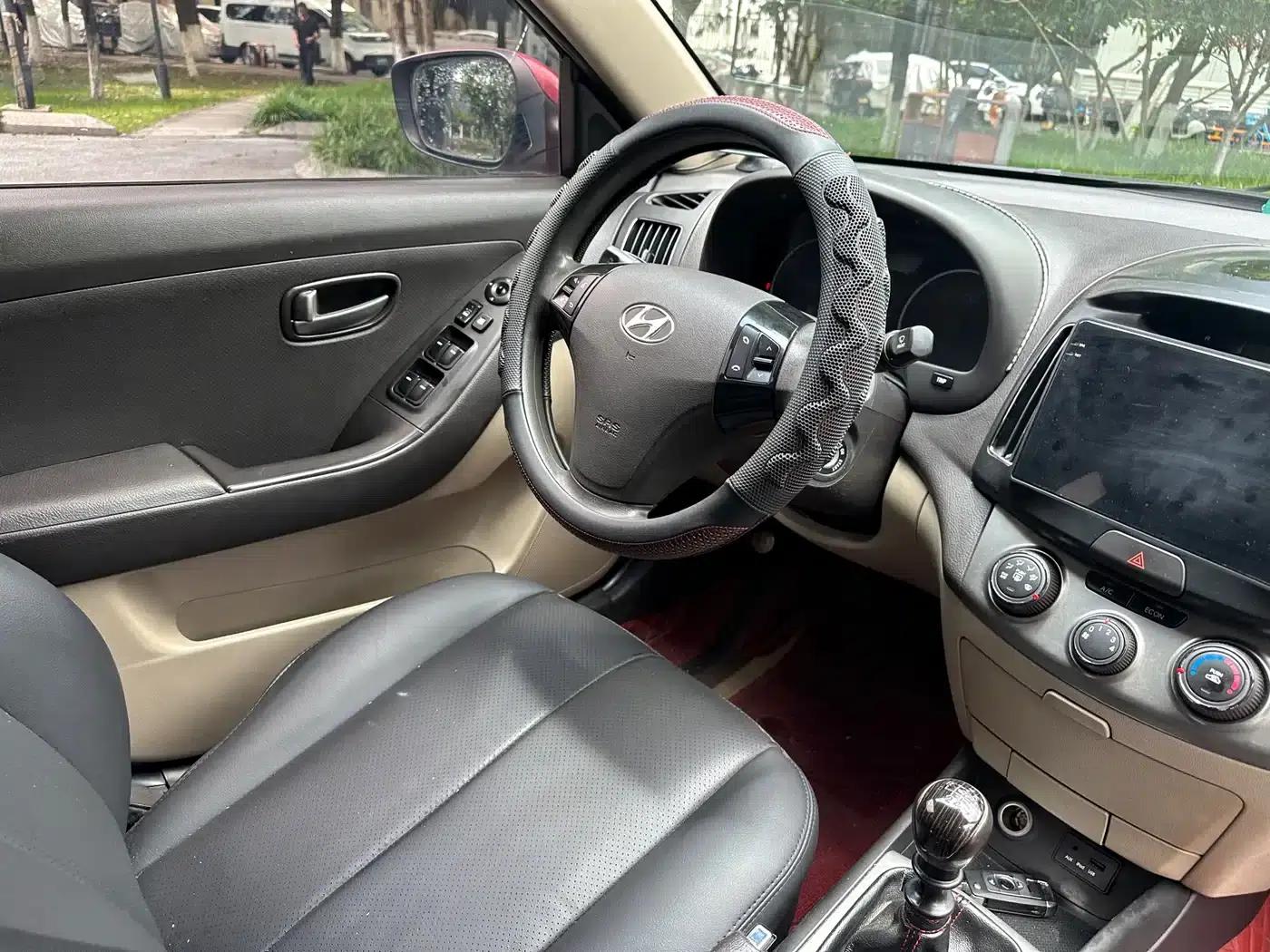 Hyundai Elantra 2011 1.6L Manual Comfort Edition — миниатюра 16