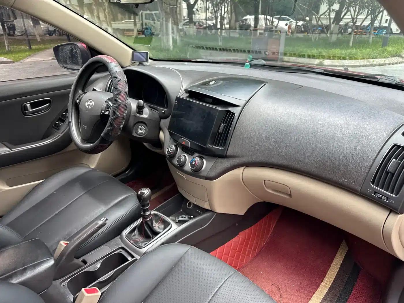 Hyundai Elantra 2011 1.6L Manual Comfort Edition — миниатюра 17