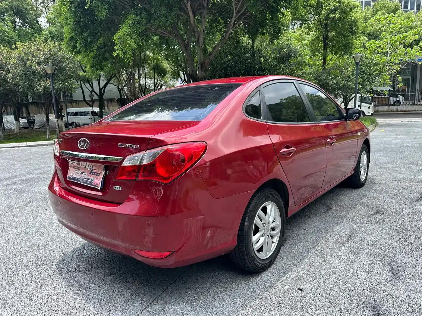 Hyundai Elantra 2011 1.6L Manual Comfort Edition — миниатюра 6