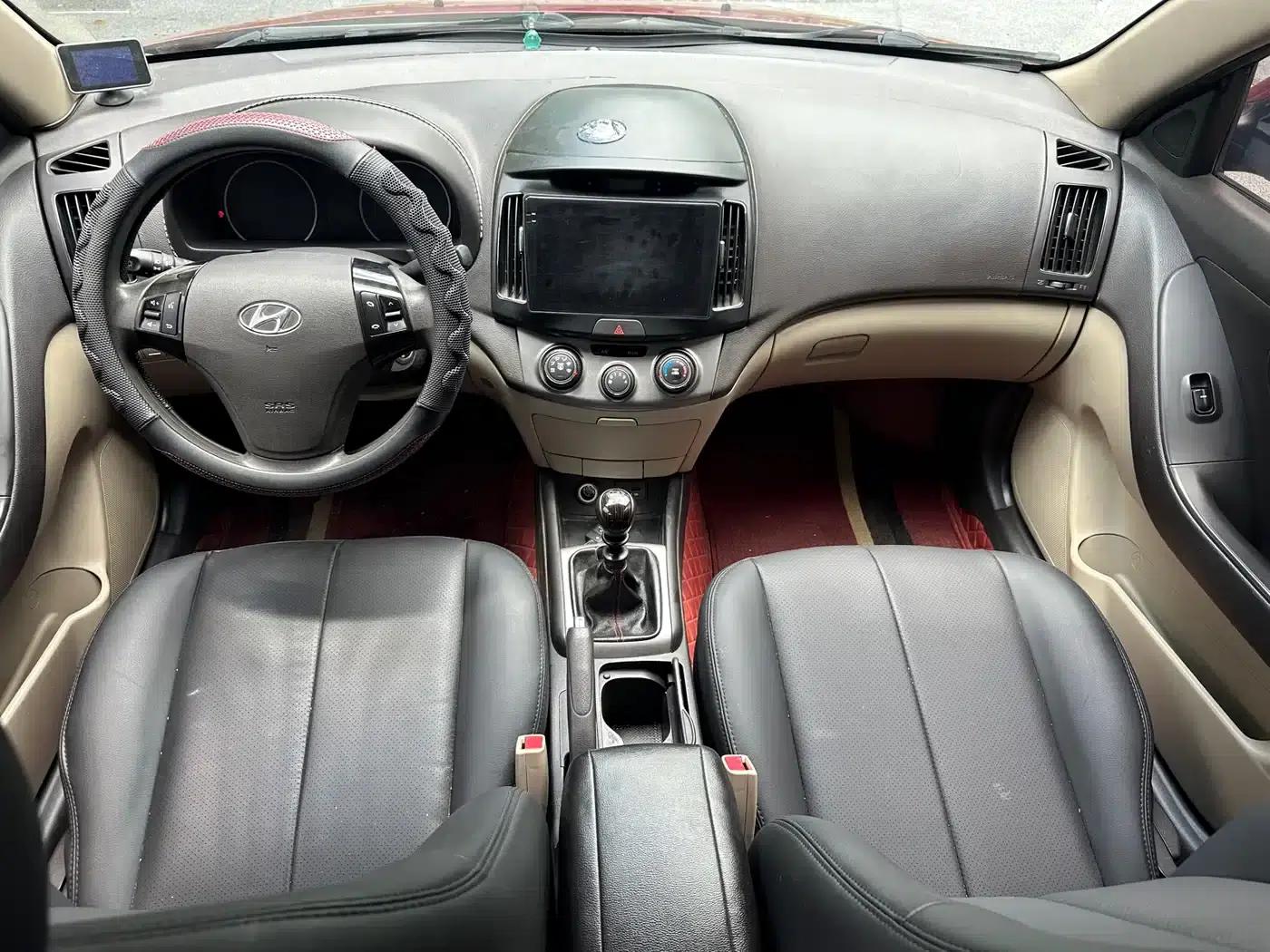 Hyundai Elantra 2011 1.6L Manual Comfort Edition — миниатюра 8