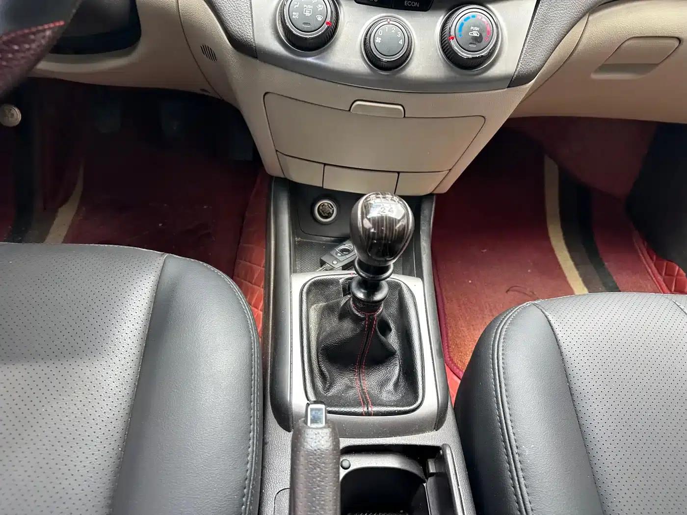 Hyundai Elantra 2011 1.6L Manual Comfort Edition — миниатюра 10