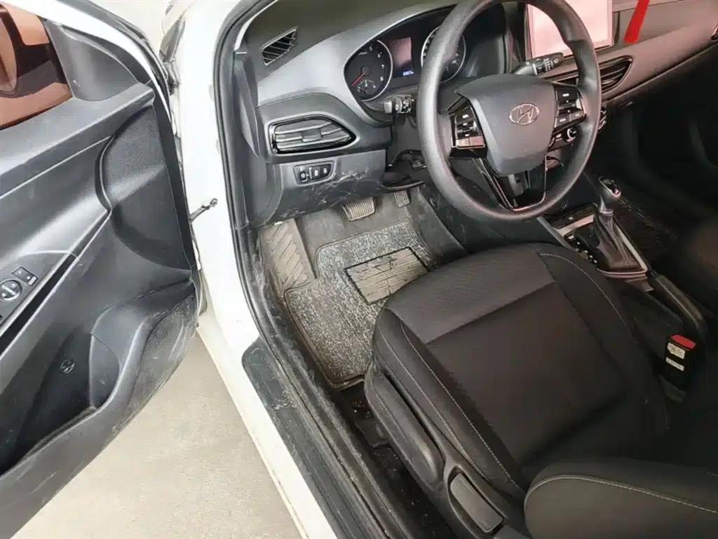 Hyundai Elantra 2020 1.6L Automatic GL Edition — миниатюра 16
