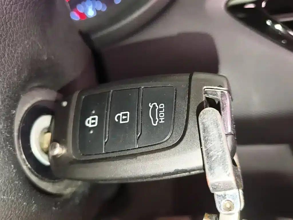 Hyundai Elantra 2020 1.6L Automatic GL Edition — миниатюра 9