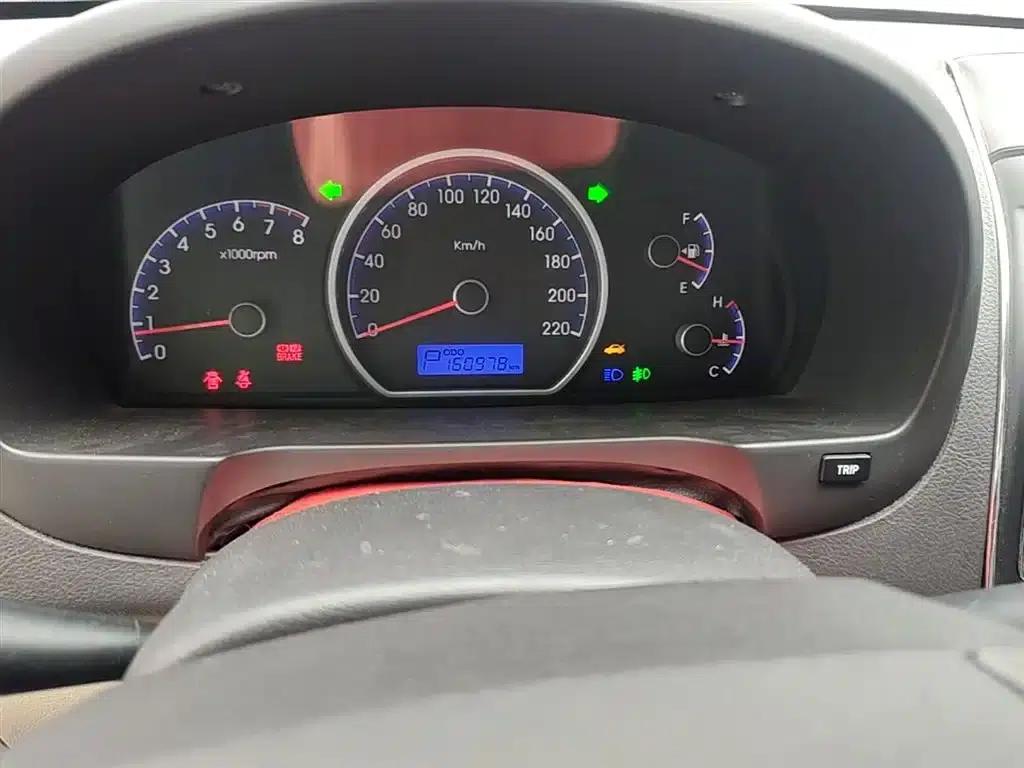 Hyundai Elantra 2011 1.6L Automatic Comfort Model — миниатюра 12