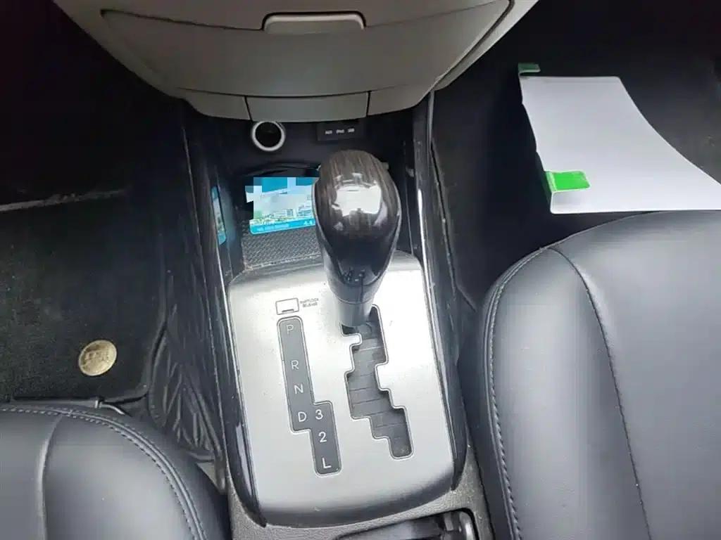 Hyundai Elantra 2011 1.6L Automatic Comfort Model — миниатюра 14