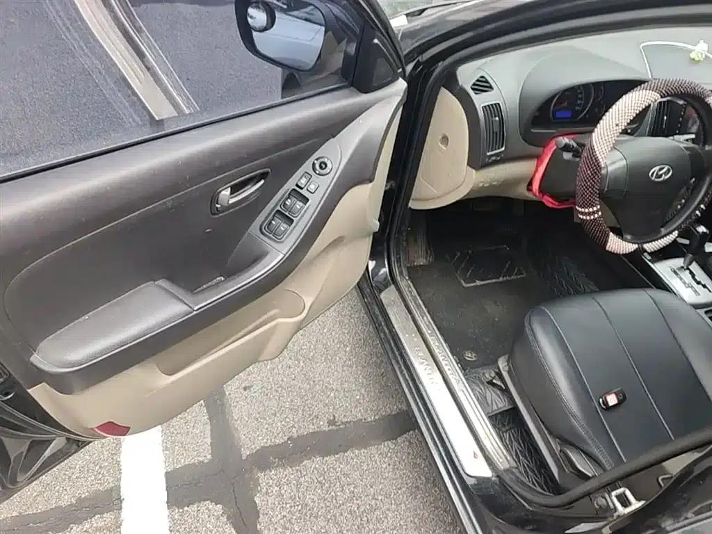 Hyundai Elantra 2011 1.6L Automatic Comfort Model — миниатюра 16