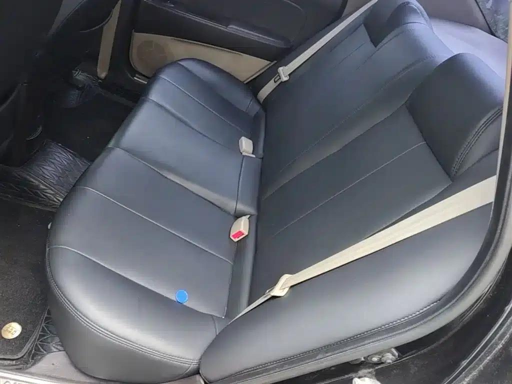 Hyundai Elantra 2011 1.6L Automatic Comfort Model — миниатюра 17