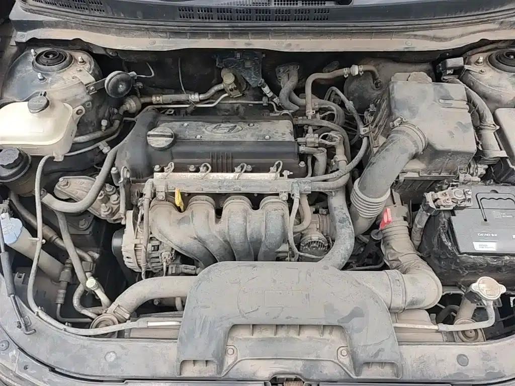 Hyundai Elantra 2011 1.6L Automatic Comfort Model — миниатюра 20