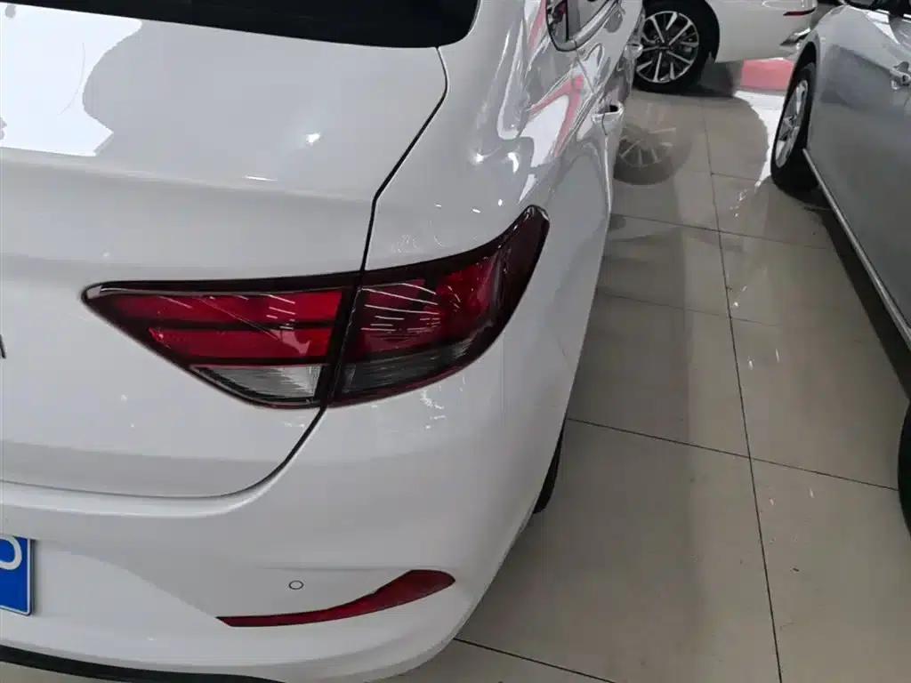 Hyundai Elantra 2018 1.6L Automatic GL (National VI Emission Standard) — миниатюра 8